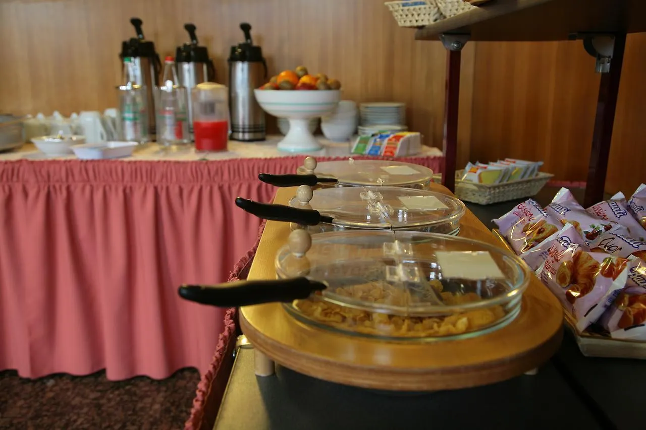 Hotel Longobardo Trezzo sullʼAdda 4*,